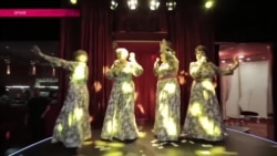 Суровые челябинские старушки поют песни группы "Ленинград" Суровые челябинские старушки поют песни группы "Ленинград"