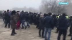 Жители под Полтавой перекрыли дорогу из-за карантинного центра для эвакуированных из Китая Жители под Полтавой перекрыли дорогу из-за карантинного центра для эвакуированных из Китая