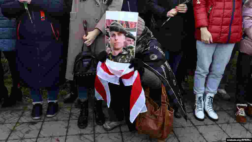 На него напали, схватили и увезли в неизвестном направлении: это нападение попало на видео, которое сняли жители двора 