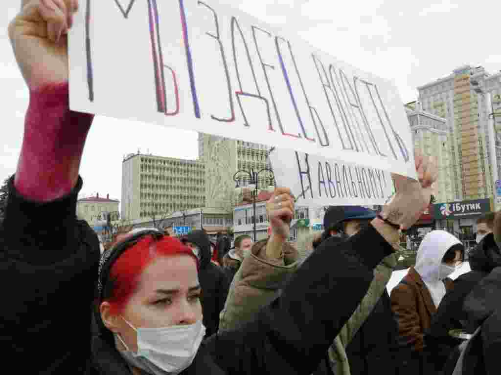 Акции в поддержку Навального прошли в Краснодаре. По части 2 статьи 20.2 Кодекса об административных правонарушениях РФ ("Организация массового мероприятия без подачи уведомления") на пять суток арестовали адвоката Михаила Беньяша за якобы анонс протестной акции