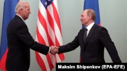 Вице-президент США Джо Байден и председатель правительства РФ Владимир Путин во время встречи в Москве, март 2011 года