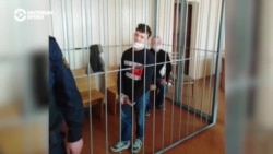 Подростку в Беларуси дали 5 лет колонии за "коктейль Молотова" в сумке Подростку в Беларуси дали 5 лет колонии за "коктейль Молотова" в сумке