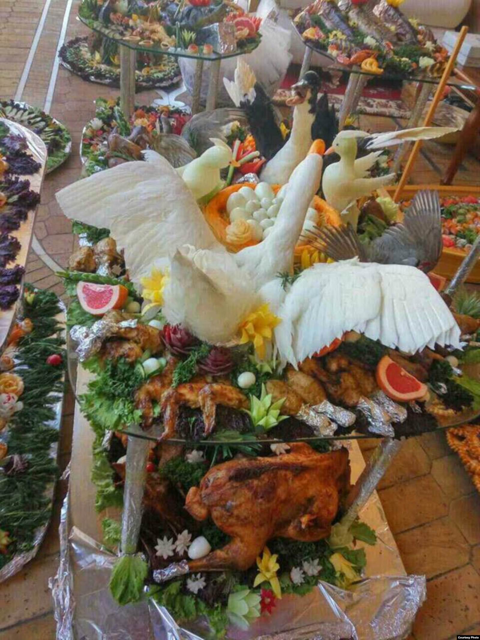 Гостинцы, принесенные стороной жениха на сватовство, Узбекистан