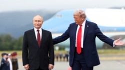 Дональд Трамп лично встретил Владимира Путина в Анкоридже: кадры из аэропорта
 Дональд Трамп лично встретил Владимира Путина в Анкоридже: кадры из аэропорта