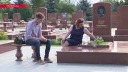 "Говорили, что всё будет без штурма": воспоминания родственников погибших в теракте в Беслане "Говорили, что всё будет без штурма": воспоминания родственников погибших в теракте в Беслане