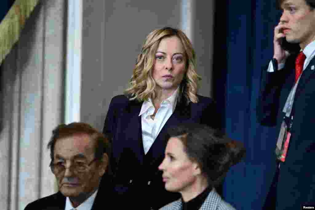 Зарубежных лидеров власти США обычно не приглашают, но Трамп нарушил эту традицию и разослал приглашения. В частности, на церемонию прибыла премьер-министерка Италии Джорджия Мелони. Также на инаугурацию прибыл президент Аргентины Хавьер Милей.