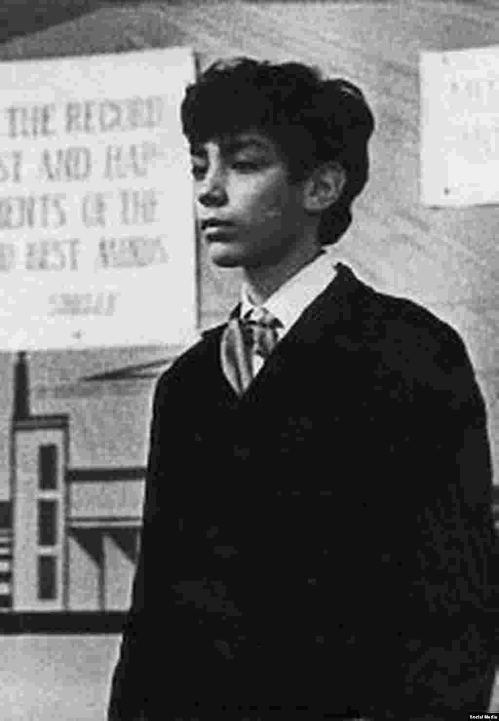 Борис Немцов окончил радио-физический факультет Горьковского Государственного Университета имени Лобачевского в 1981 году 