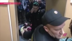 Суд над активистом-оппозиционером Дадиным Суд над активистом-оппозиционером Дадиным