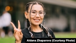 Айдана Жапарова из Казахстана переводит фесты и концерты на жестовый язык для слабослышащих