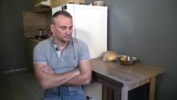 "Бутылки об голову разбивали, иголки под ногти, есть не давали". Украинцы, которые побывали в российском плену, рассказывают о пытках "Бутылки об голову разбивали, иголки под ногти, есть не давали". Украинцы, которые побывали в российском плену, рассказывают о пытках