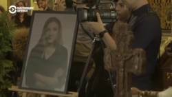 В Киеве простились с журналисткой Викторией Рощиной, которая погибла от пыток в российском плену. Репортаж Настоящего Времени В Киеве простились с журналисткой Викторией Рощиной, которая погибла от пыток в российском плену. Репортаж Настоящего Времени