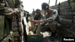 Армянские военные на позициях в Нагорном Карабахе вблизи города Мартуни, 7 апреля 2016 года