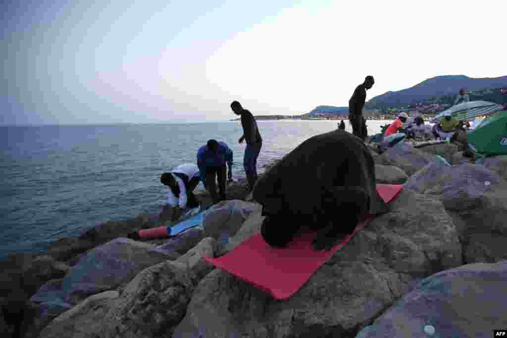 Власти Евросоюза очень обеспокоены повышающимся незаконным притоком людей. Уже несколько месяцев Еврокомиссия обсуждает введение квот на прием иммигрантов из конфликтных зон Африки