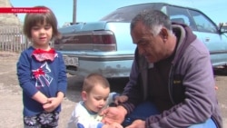 "Участковому дай, другому дай": выходец из Таджикистана 20 лет добивается гражданства России "Участковому дай, другому дай": выходец из Таджикистана 20 лет добивается гражданства России