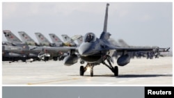 Российский Су-24 и сбивший его турецкий F16