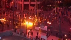 В Греции бьют витрины, протестуя против экономии В Греции бьют витрины, протестуя против экономии