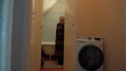 В Кыргызстане бабушка осужденного на пять лет акына Азамата Ишенбекова до сих пор не знает о приговоре В Кыргызстане бабушка осужденного на пять лет акына Азамата Ишенбекова до сих пор не знает о приговоре