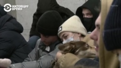 Жители Киева второй день прячутся в метро об российских обстрелов Жители Киева второй день прячутся в метро об российских обстрелов