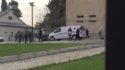 Люди собираются у больницы в Нардаране (Азербайджан) Люди собираются у больницы в Нардаране (Азербайджан)