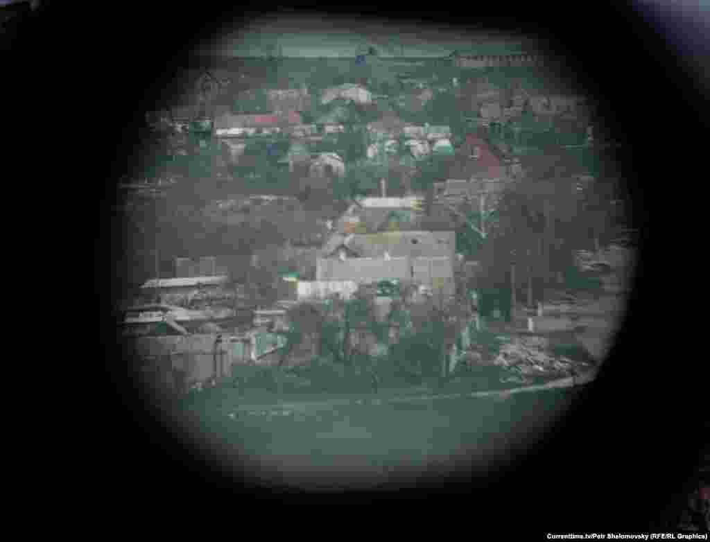 За несколько часов до начала боя бойцы "Азова" зашли в поселок Широкино (вблизи Мариуполя) и вывесили два флага — украинский и грузинский, над одним из домов. Позже один из командиров группы — грузин Георгий Джанелидзе — был убит в ходе перестрелки. 18 апреля 2015 