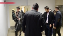 Как следователи проводили обыски у сотрудников "Открытой России" по делу ЮКОСа 2003 года Как следователи проводили обыски у сотрудников "Открытой России" по делу ЮКОСа 2003 года