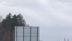 Колонна мигрантов в несколько сотен человек идет по Беларуси к границе с Польшей Колонна мигрантов в несколько сотен человек идет по Беларуси к границе с Польшей