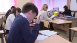 "Минимальный комплект – треть от средней месячной зарплаты!" Казахстанцы требуют отменить школьную форму "Минимальный комплект – треть от средней месячной зарплаты!" Казахстанцы требуют отменить школьную форму