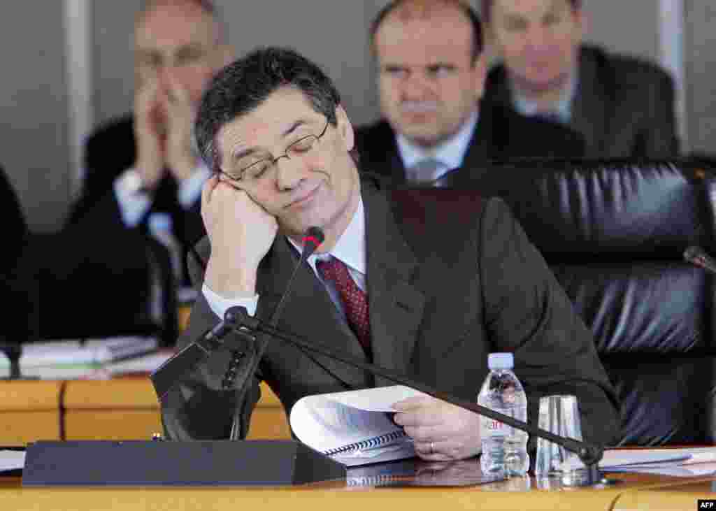 Известный французский политик Патрик Деведжян радуется своему назначению на пост президента регионального совета одного из департаментов