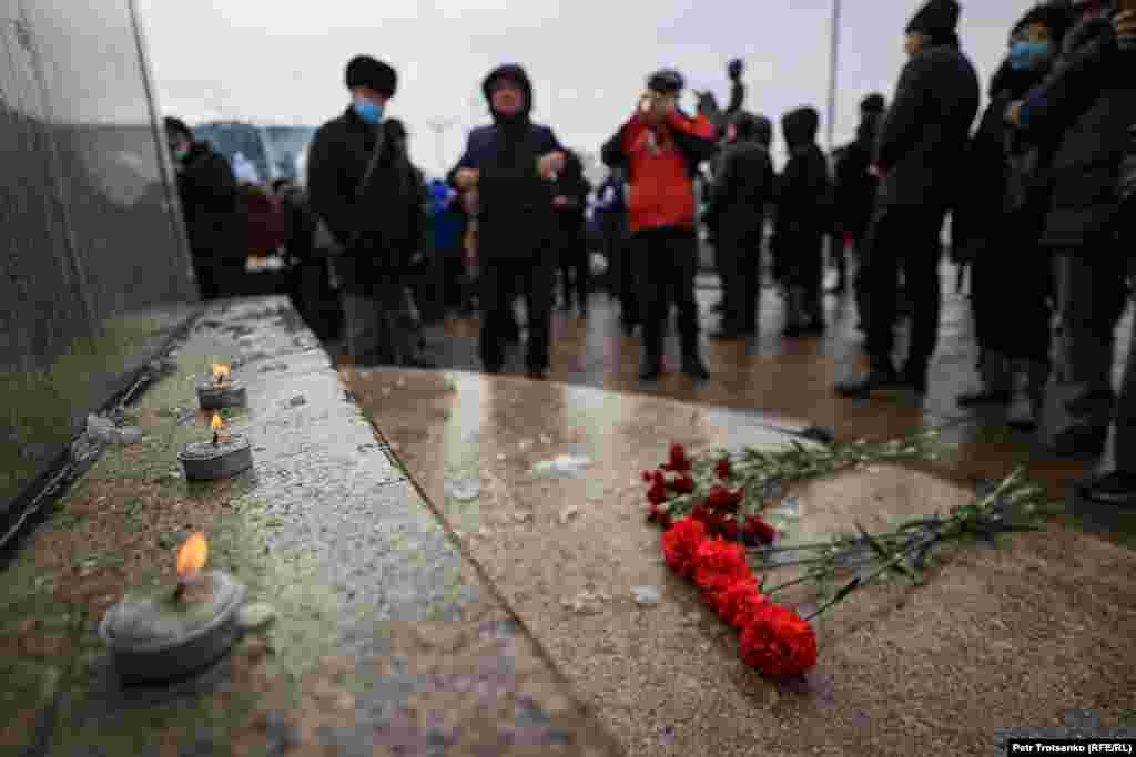 Две недели назад власти города отказали активистам в согласовании траурного митинга на площади Республики, мотивировав это тем, что площадь не включена в число утвержденных маслихатом площадок для проведения мирных собраний