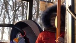 "Я домой хочу". Люди, вывезенные из Донецка в Россию, ждут в автобусах "Я домой хочу". Люди, вывезенные из Донецка в Россию, ждут в автобусах