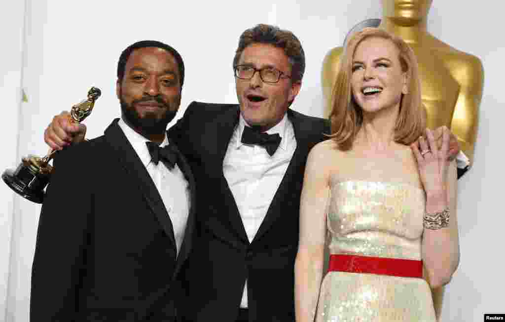 Режиссер Павел Павликовский с актрисой Николь Кидман и актером Чиветелем Эджиофором 