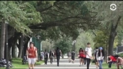 Хьюстон оправляется от последствий урагана "Харви" и пытается вернуться к обычной жизни Хьюстон оправляется от последствий урагана "Харви" и пытается вернуться к обычной жизни