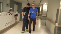 Оператор Reuters Иван Любиш-Кирдей, который ранее работал на телеканале "Настоящее Время", восстанавливается после ранения в Краматорске Оператор Reuters Иван Любиш-Кирдей, который ранее работал на телеканале "Настоящее Время", восстанавливается после ранения в Краматорске