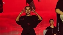 «Глухим важно знать, о чем поет артист». Сурдопереводчица Айдана Жапарова — о себе и своей работе  «Глухим важно знать, о чем поет артист». Сурдопереводчица Айдана Жапарова — о себе и своей работе