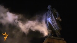 Снос памятника Ленину в Харькове Снос памятника Ленину в Харькове