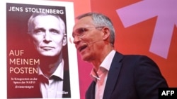 Йенс Столтенберг выступает на Франкфуртской книжной ярмарке 17 октября 2025 года