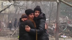 "От третьего до девятого этажа был просто голый пролет". Рассказы жителей дома в Днепре, разрушенного российской ракетой "От третьего до девятого этажа был просто голый пролет". Рассказы жителей дома в Днепре, разрушенного российской ракетой