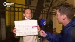 "Власти наших двух стран боятся людей, которых должны были защищать". Разговор у посольства Беларуси в Москве "Власти наших двух стран боятся людей, которых должны были защищать". Разговор у посольства Беларуси в Москве