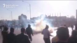 В Иране люди протестуют против роста цен на товары первой необходимости В Иране люди протестуют против роста цен на товары первой необходимости