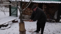 #ВУкраине: в украинском "Кувейте", где добывают газ, топят дома дровами #ВУкраине: в украинском "Кувейте", где добывают газ, топят дома дровами