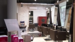 "30% отрасли просто не будет". Парикмахеры в Москве жалуются на карантин "30% отрасли просто не будет". Парикмахеры в Москве жалуются на карантин