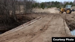 Жители деревни Павлушкино сами ремотрируют мост через Переборашку