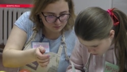 Взрослые игры: зачем волонтеры играют с воспитанниками детдомов в "кухню" и "магазин" Взрослые игры: зачем волонтеры играют с воспитанниками детдомов в "кухню" и "магазин"