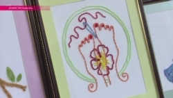 Ноги, нитка и иголка: девушка-инвалид вышивает с парализованными руками Ноги, нитка и иголка: девушка-инвалид вышивает с парализованными руками