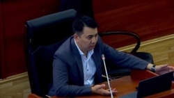 "Вы должны уйти в отставку! Человека вывезли самолетом, наземным транспортом, вы должны за это отвечать!" "Вы должны уйти в отставку! Человека вывезли самолетом, наземным транспортом, вы должны за это отвечать!"